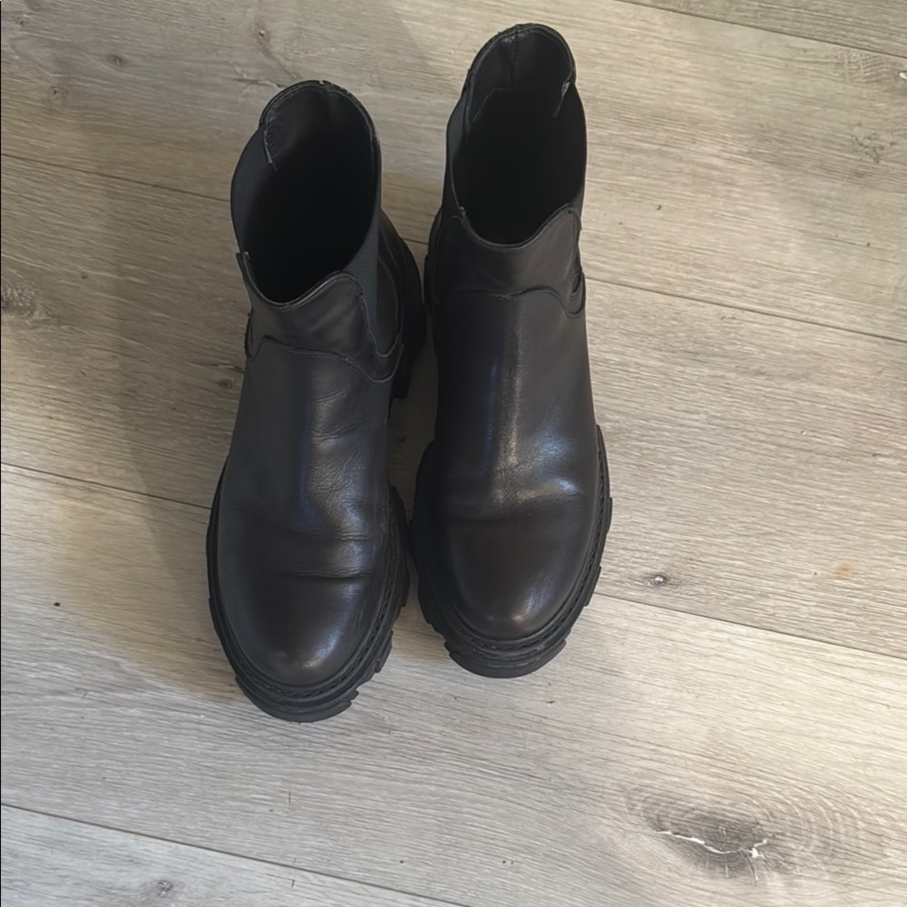 Woman’s leather boots